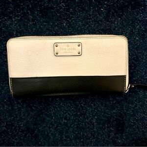 Kate Spade 2017 Color-Block Black and Cream Wallet